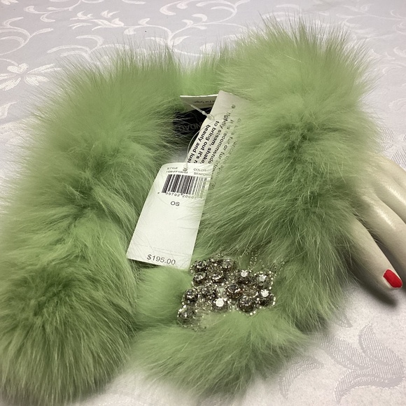 Adrienne Landau Fur Collar Wrap GREEN WITH RHINESTONES a WOW💚💚💚💚💚💚 - Picture 1 of 14